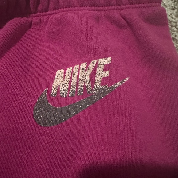 Woman’s Nike Logo Sweatpants Beautiful Berry - Picture 5 of 6